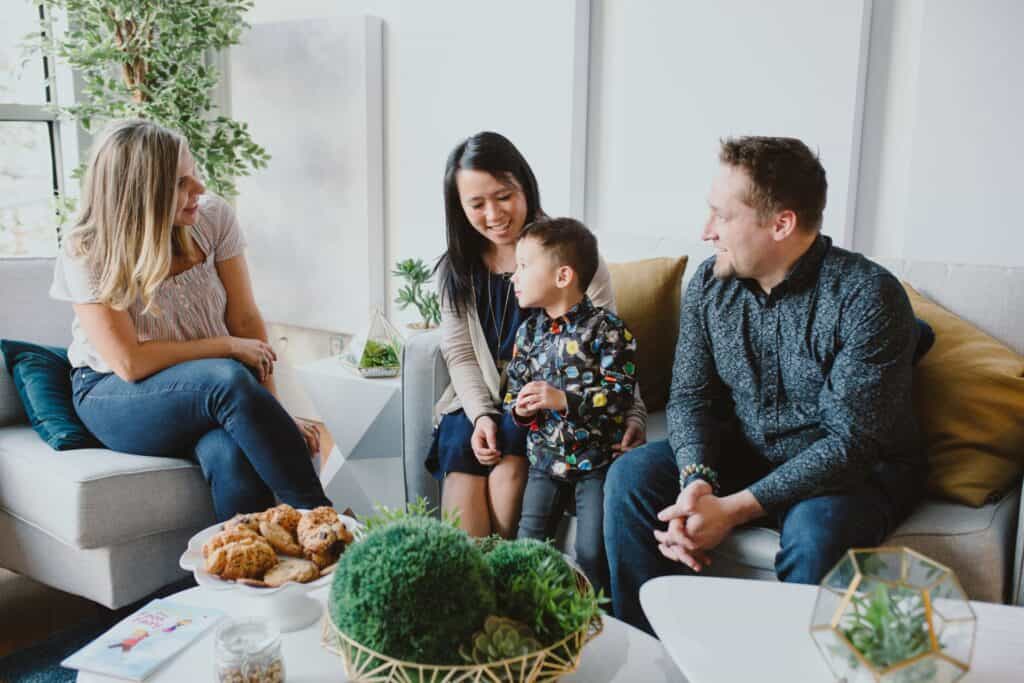 BC Dietitians-Healthy Family with child speaking with a dietitian